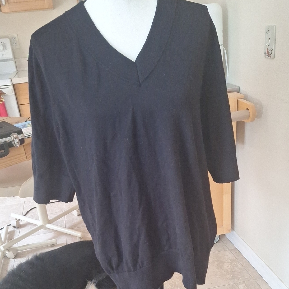 DNKY Black V-Neck Sweater Size L